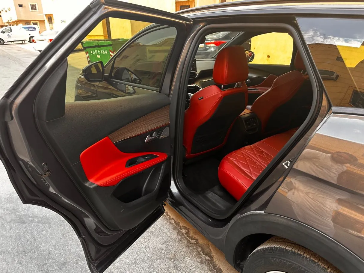 Car image 13