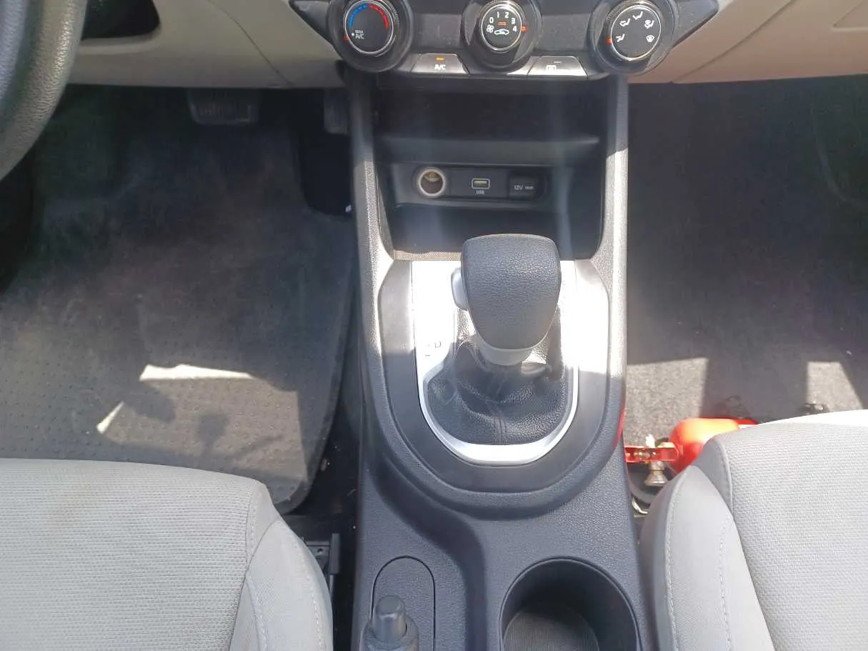 Car image 14