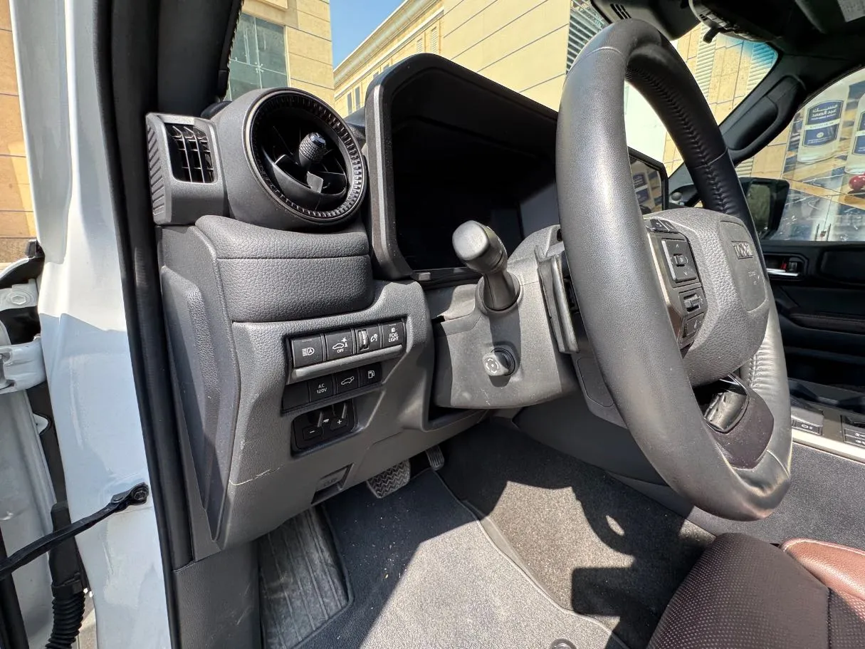 Car image 25
