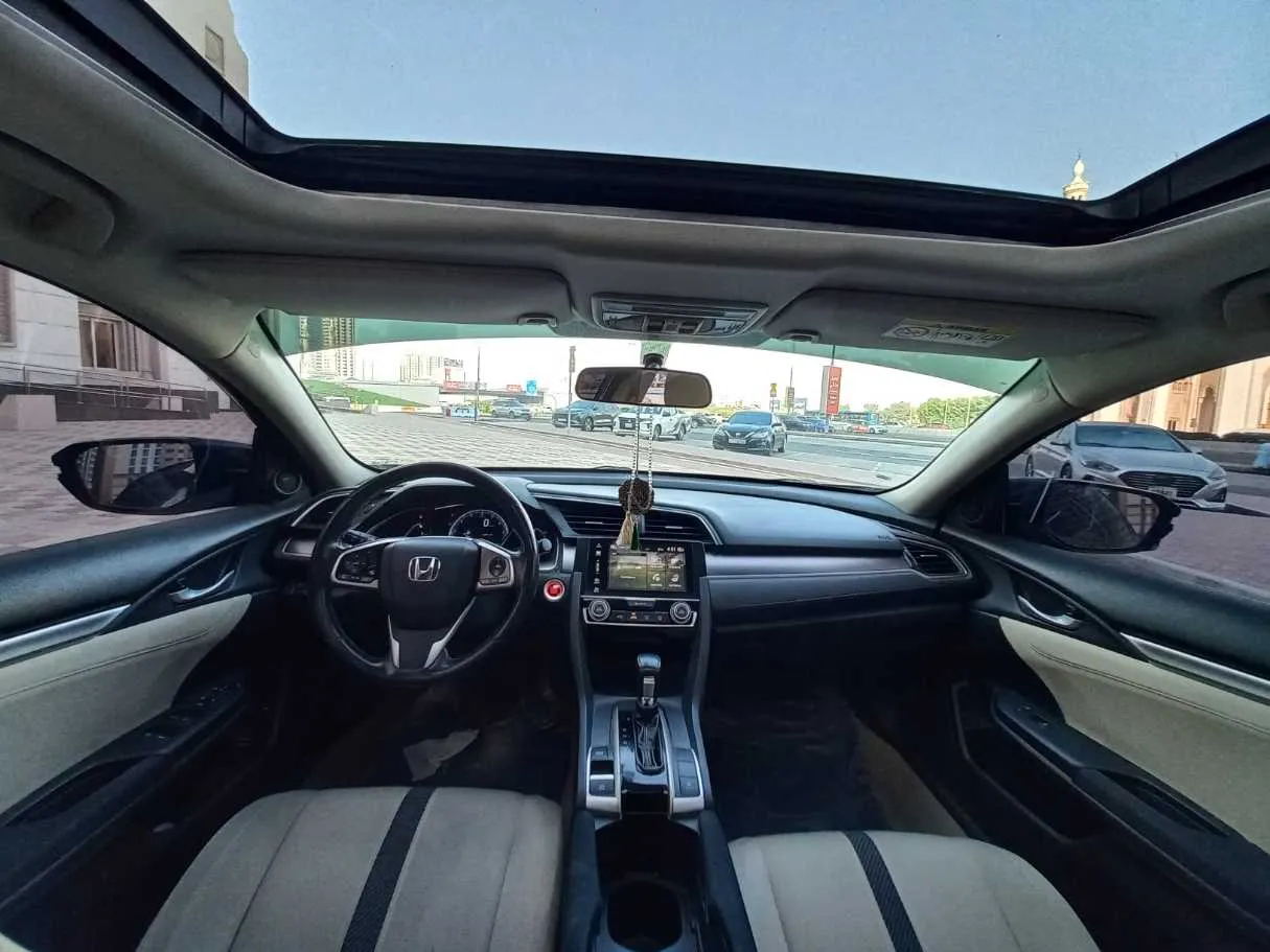 Car image 14