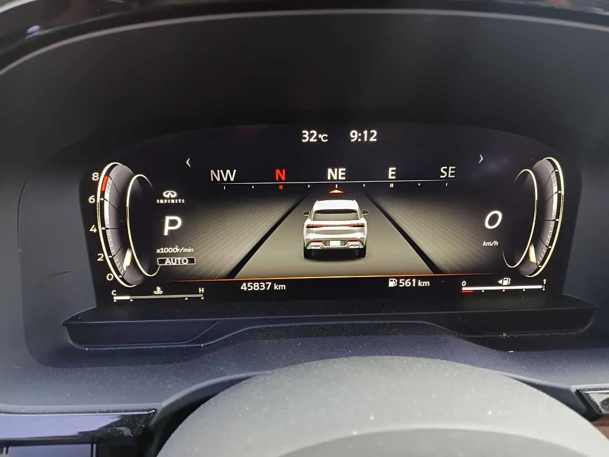 Car image 19