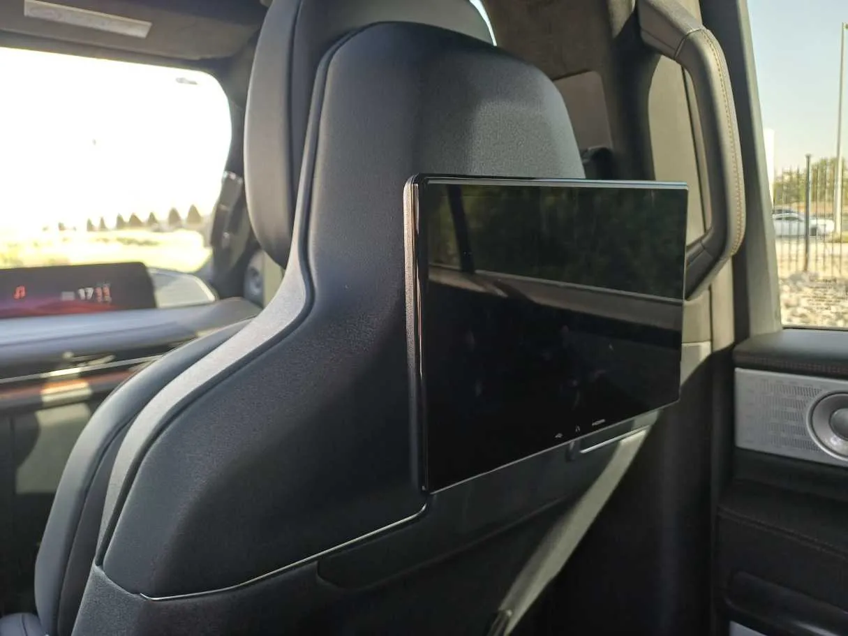 Car image 22