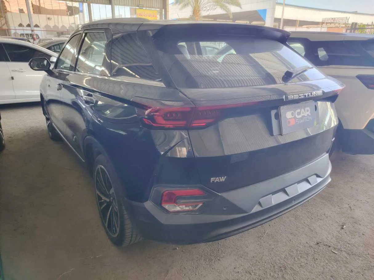 Car image 7