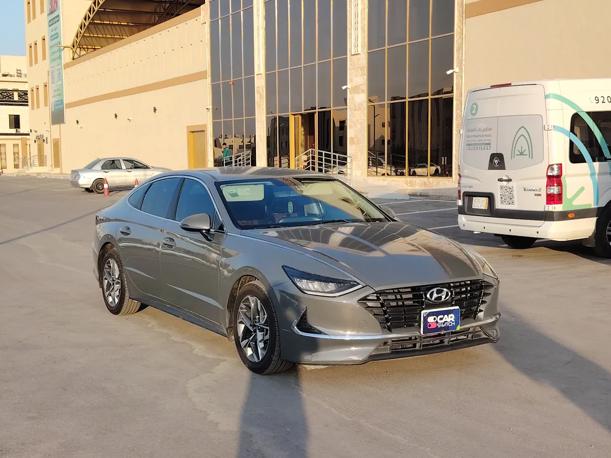 Car image 3