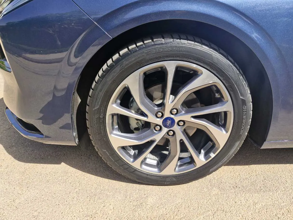 Car image 10