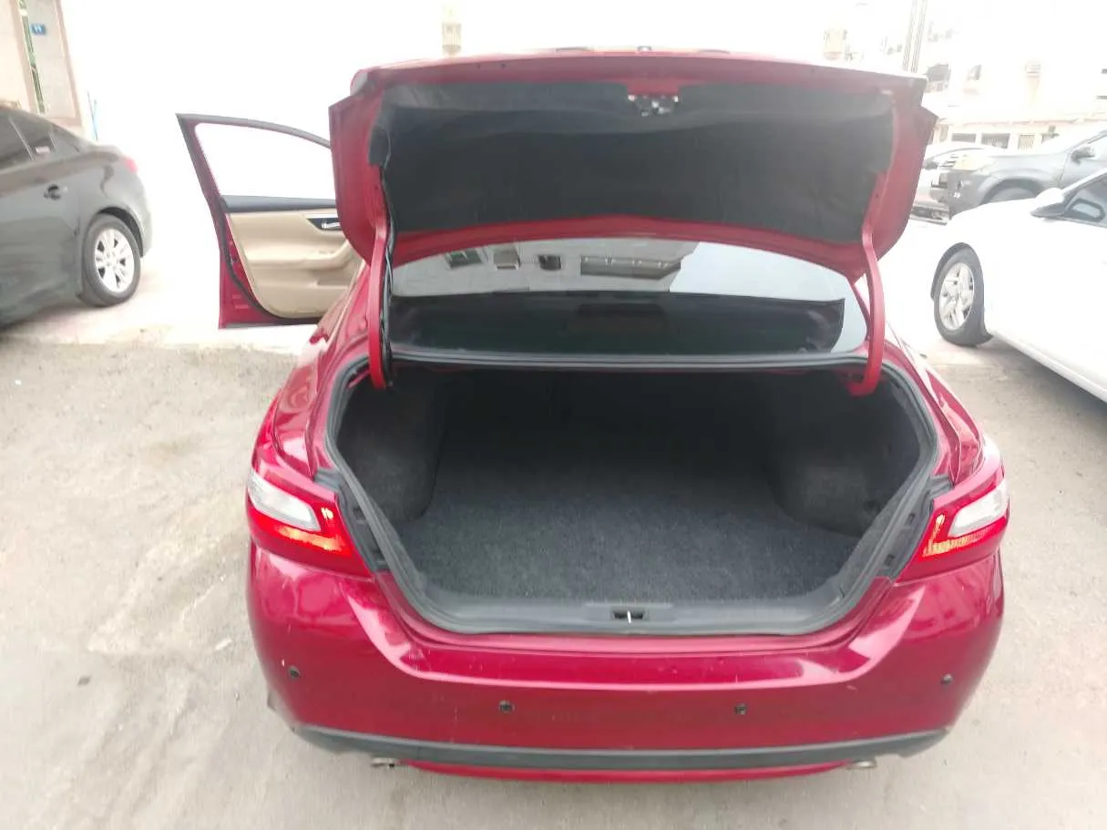Car image 25
