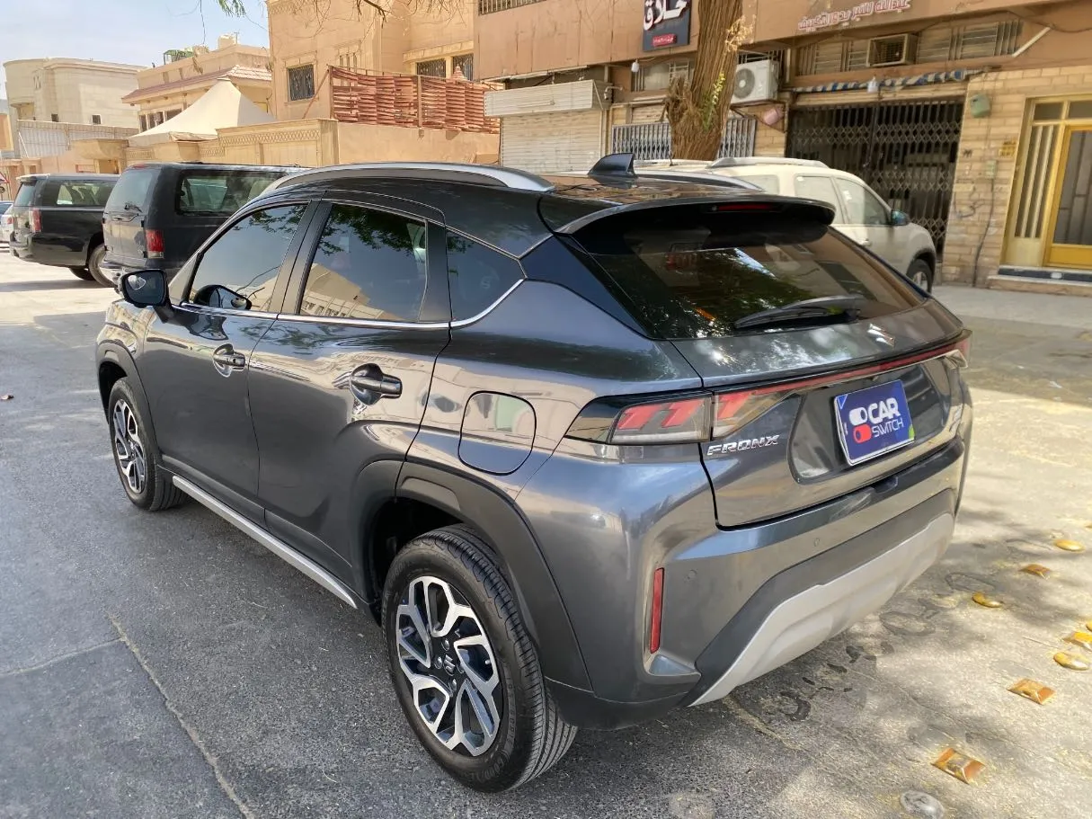 Car image 7