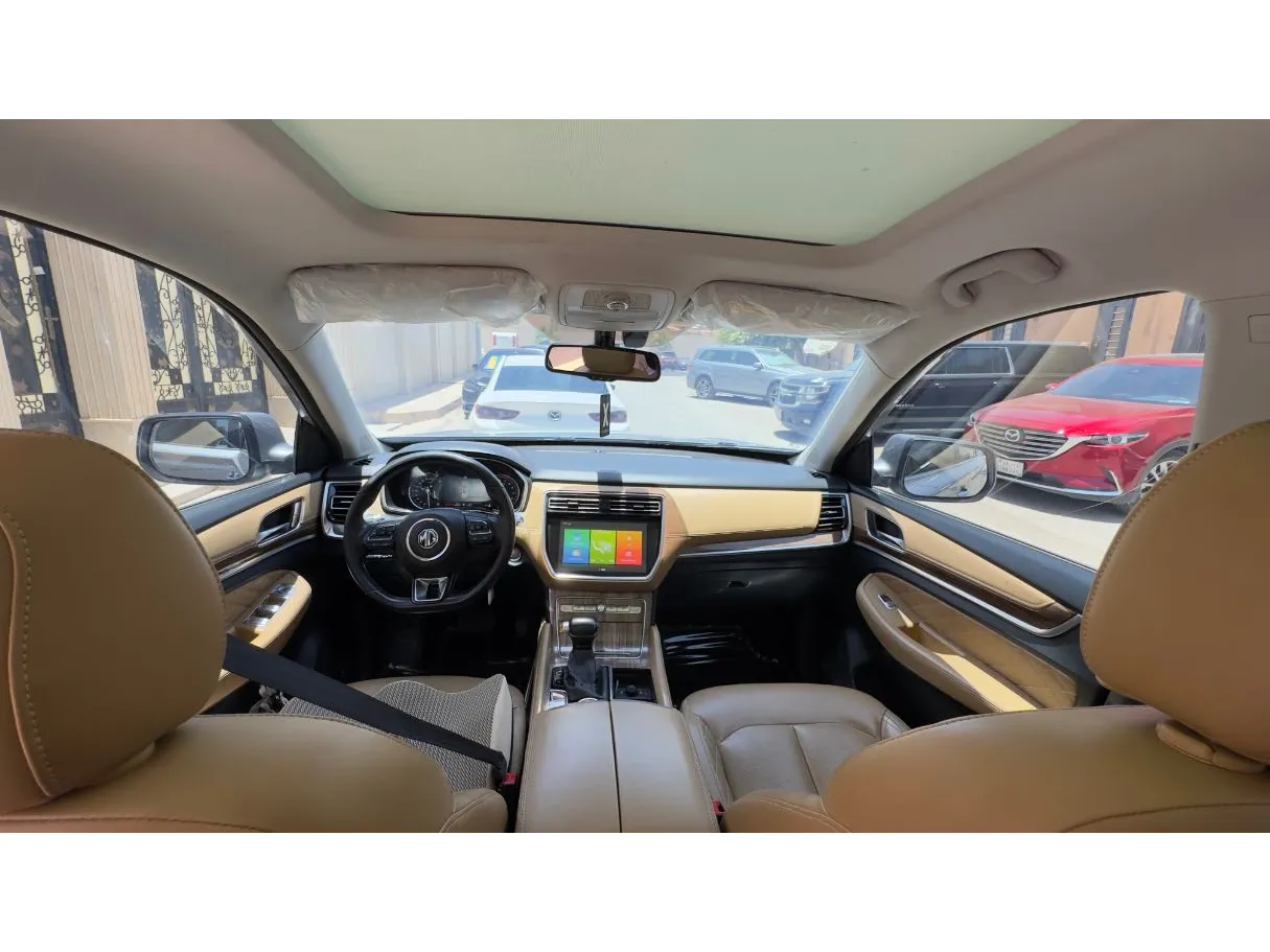 Car image 14