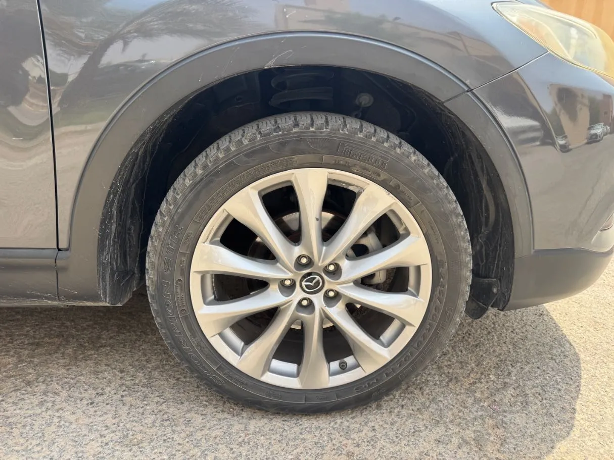 Car image 9