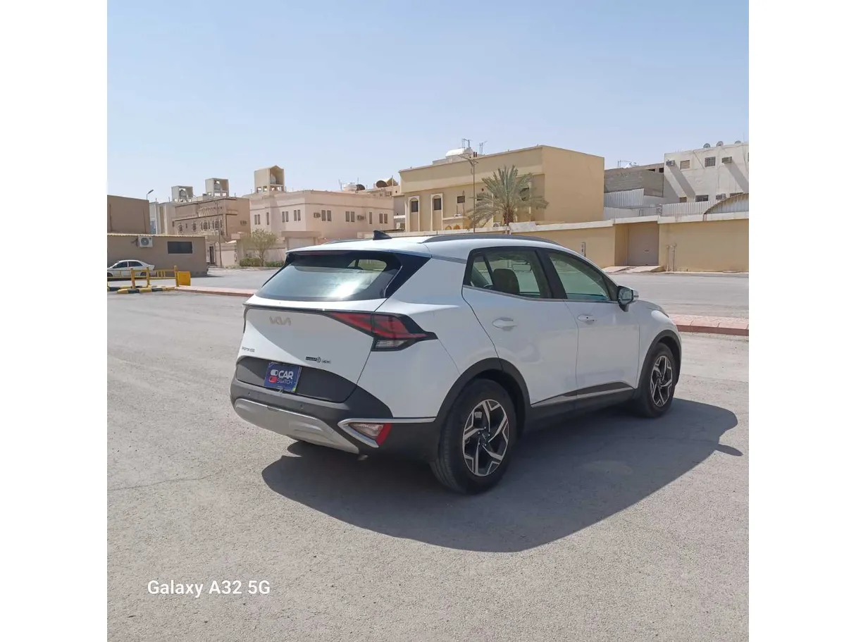 Car image 5