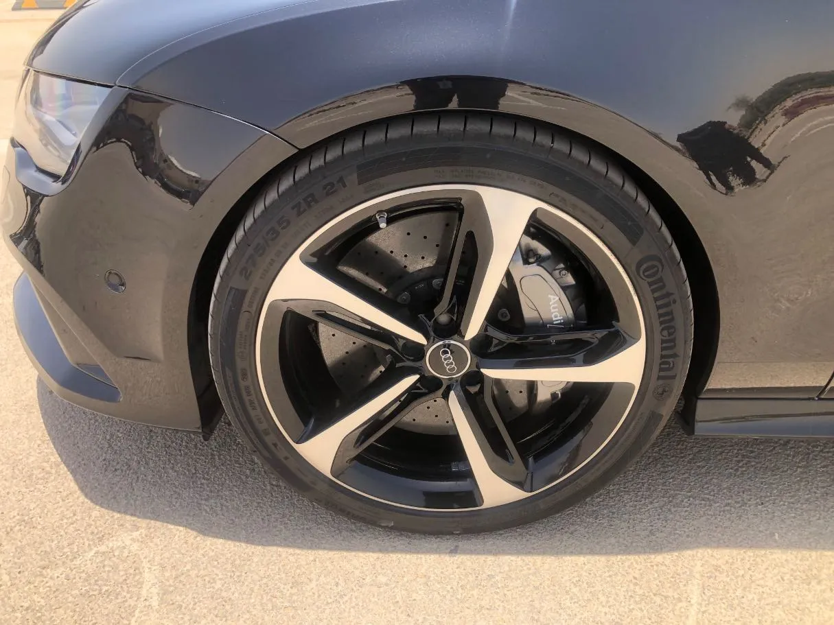 Car image 10