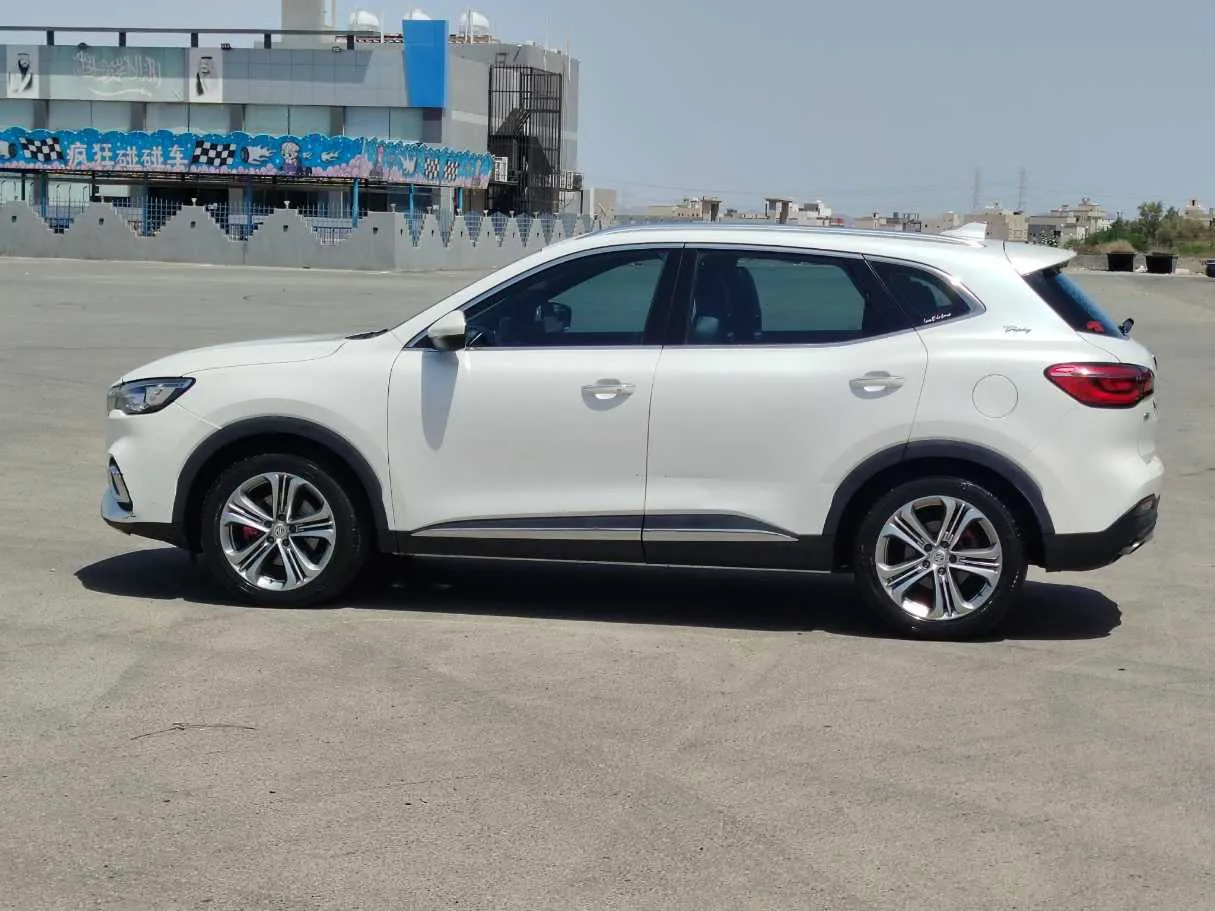Car image 8