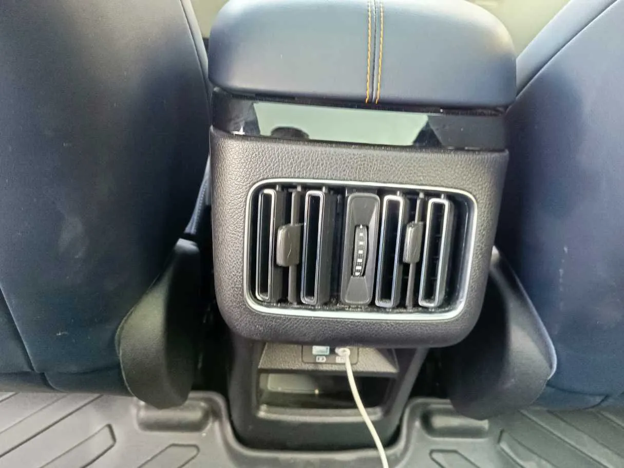 Car image 32
