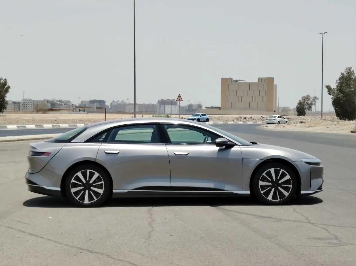 Car image 4