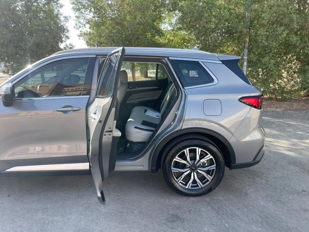 Car image 15