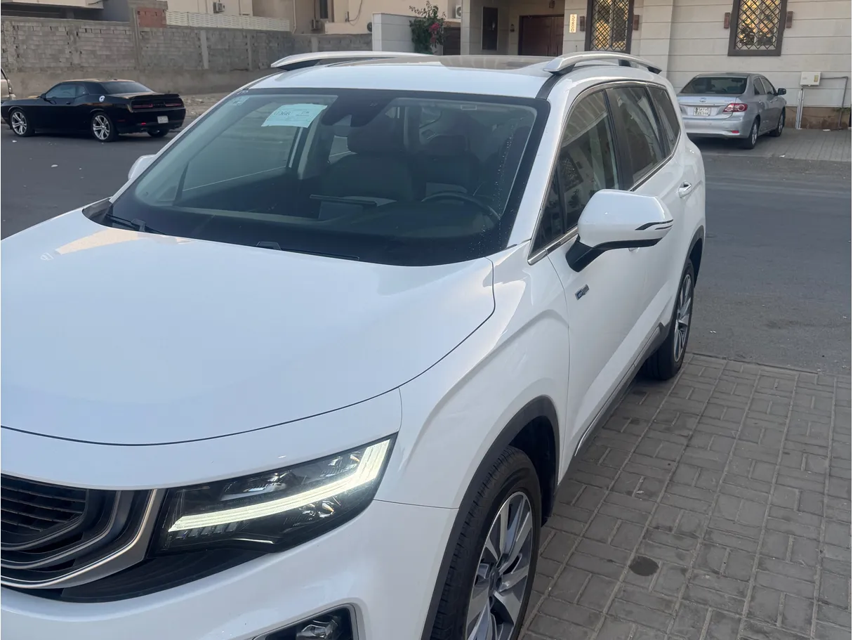 Car image 3