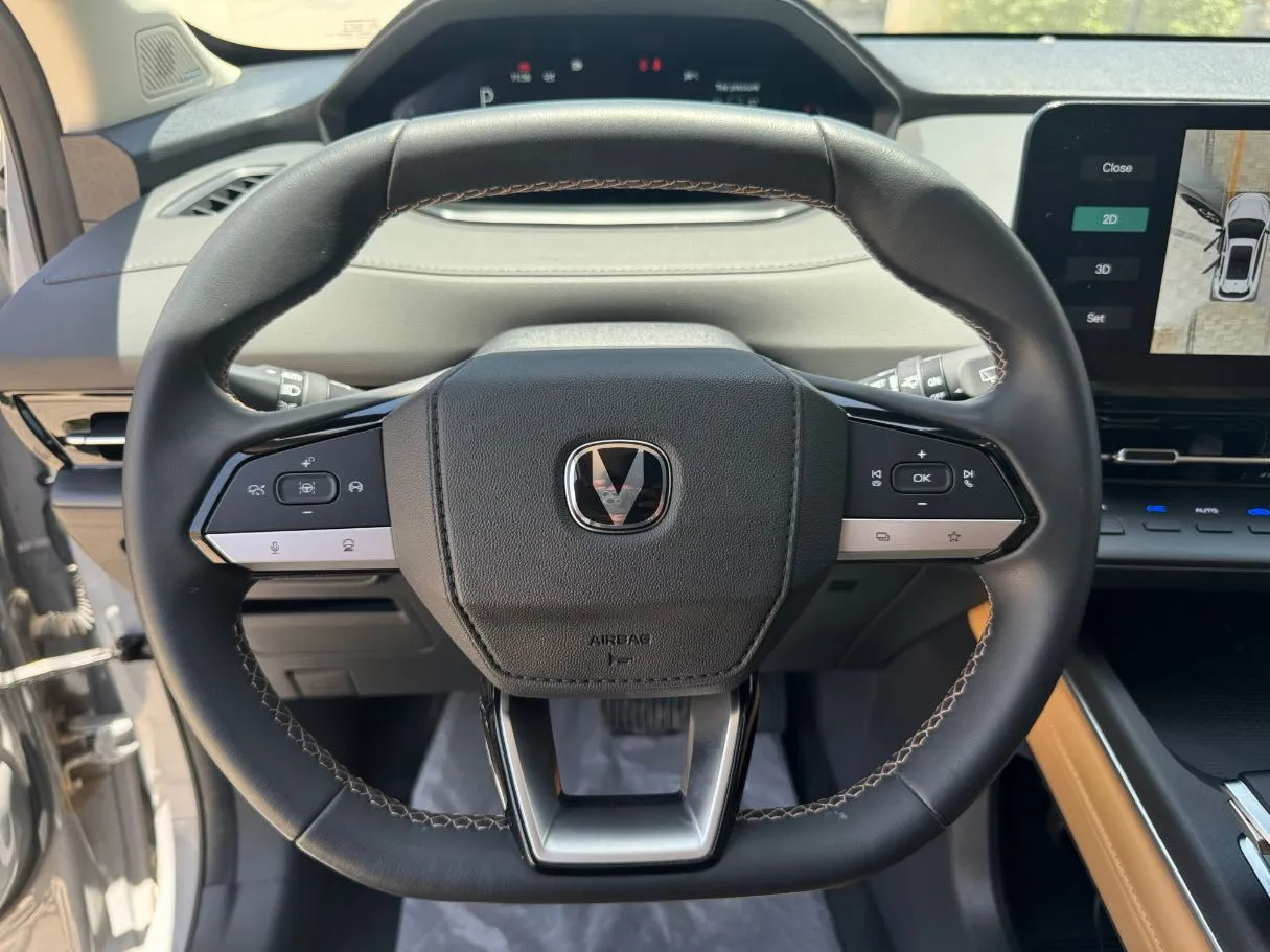 Car image 19