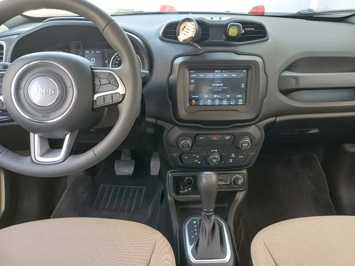 Car image 18