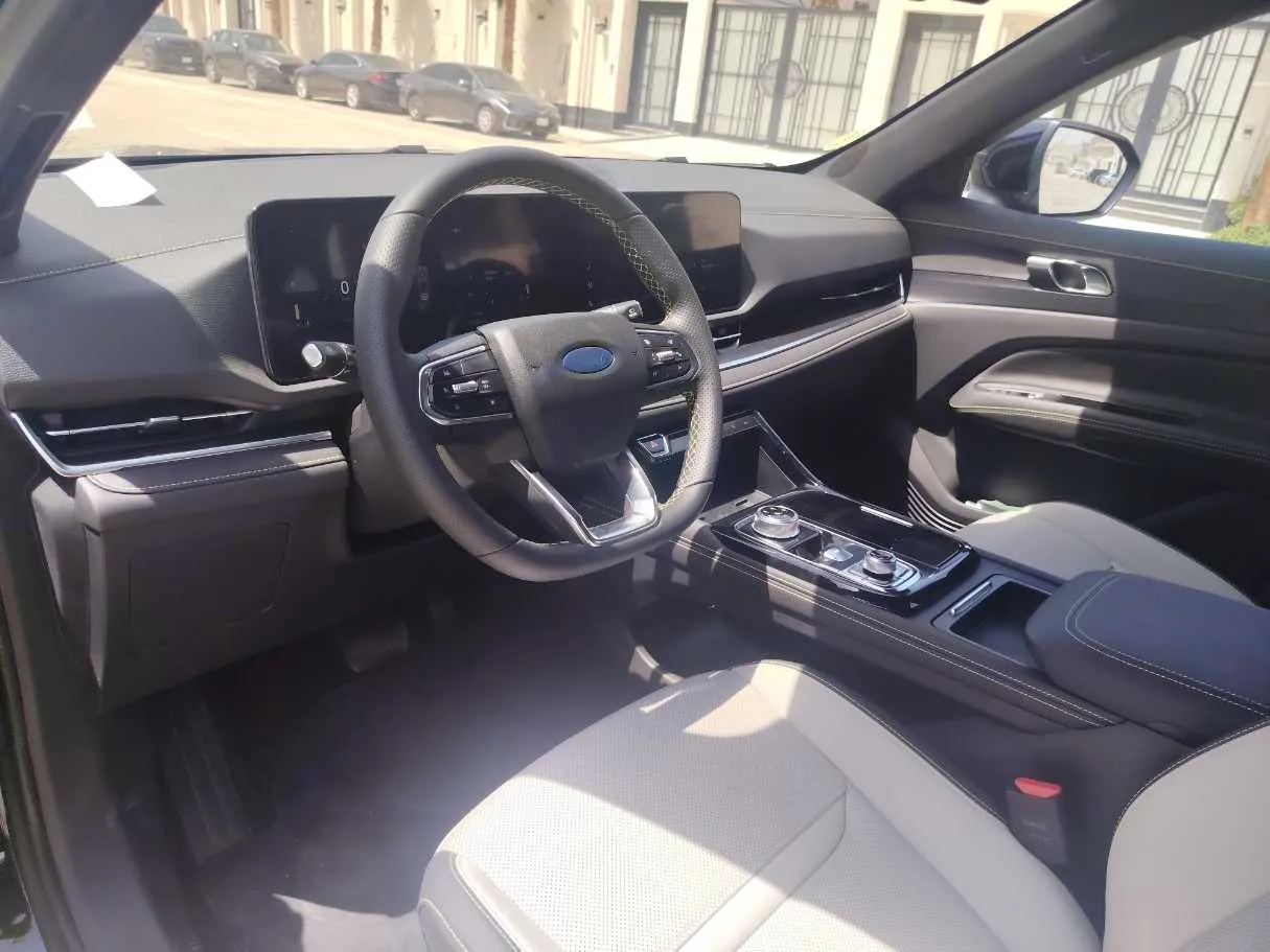 Car image 13