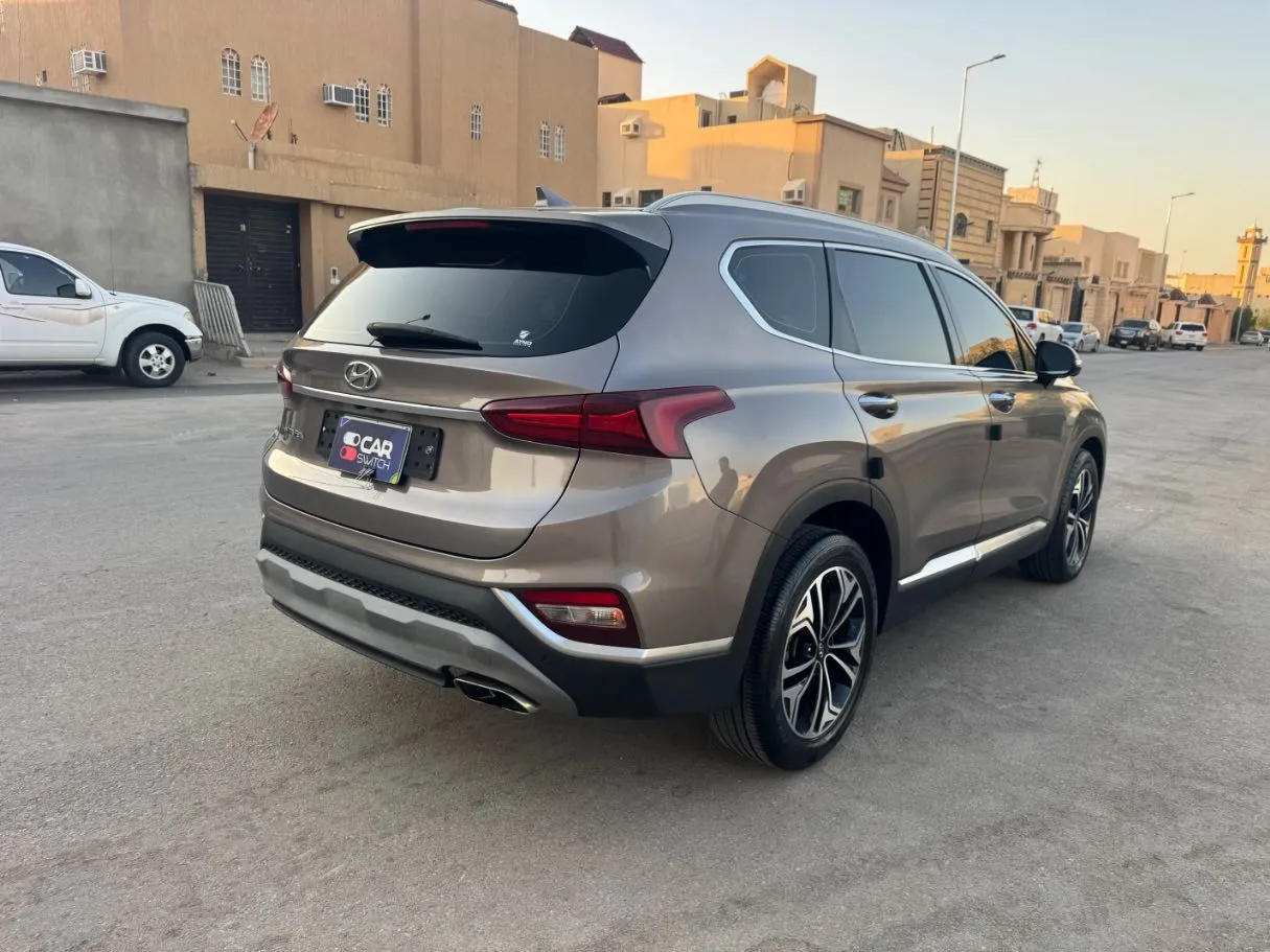 Car image 5