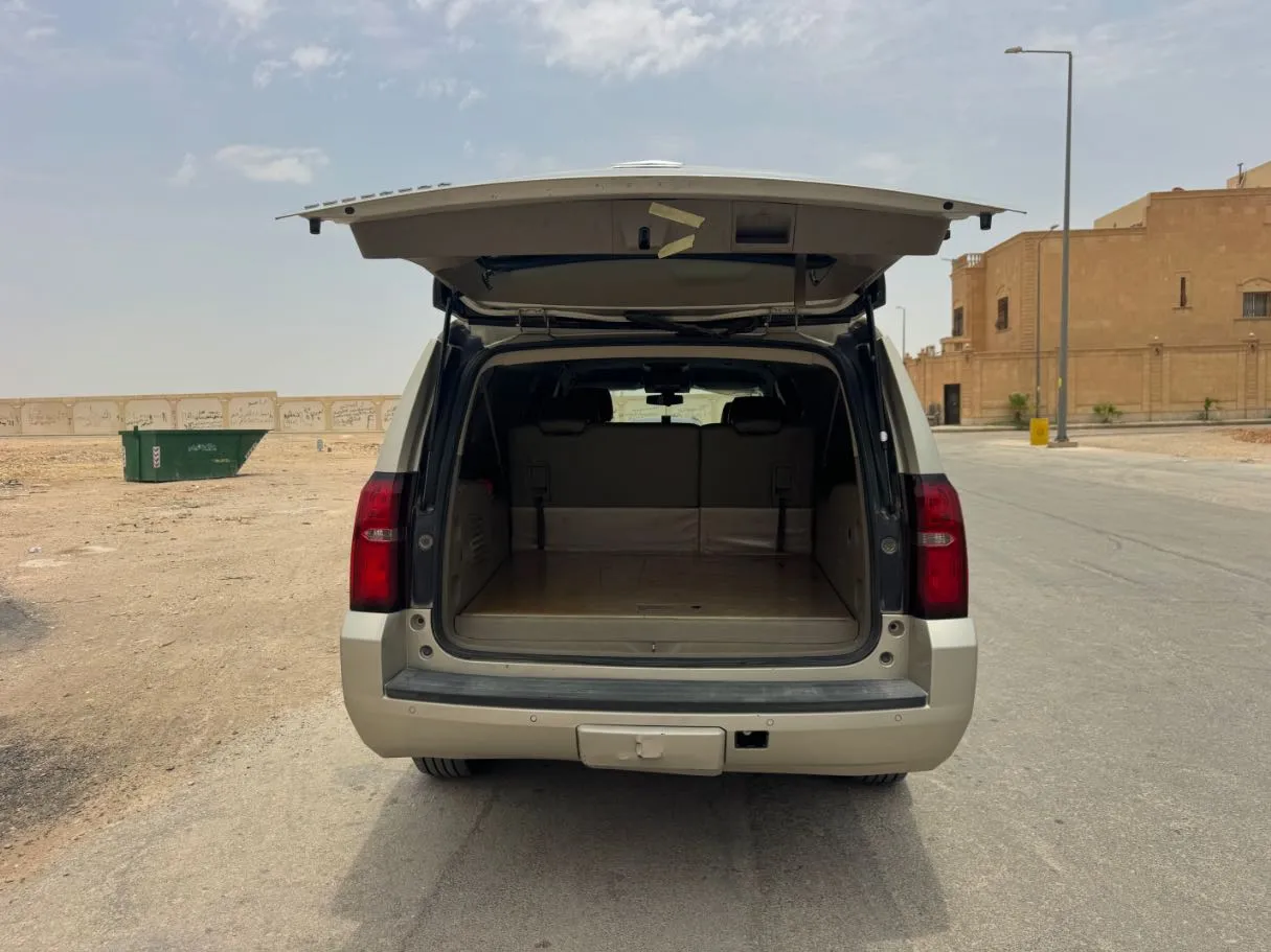 Car image 19