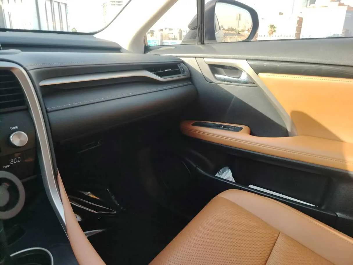 Car image 33