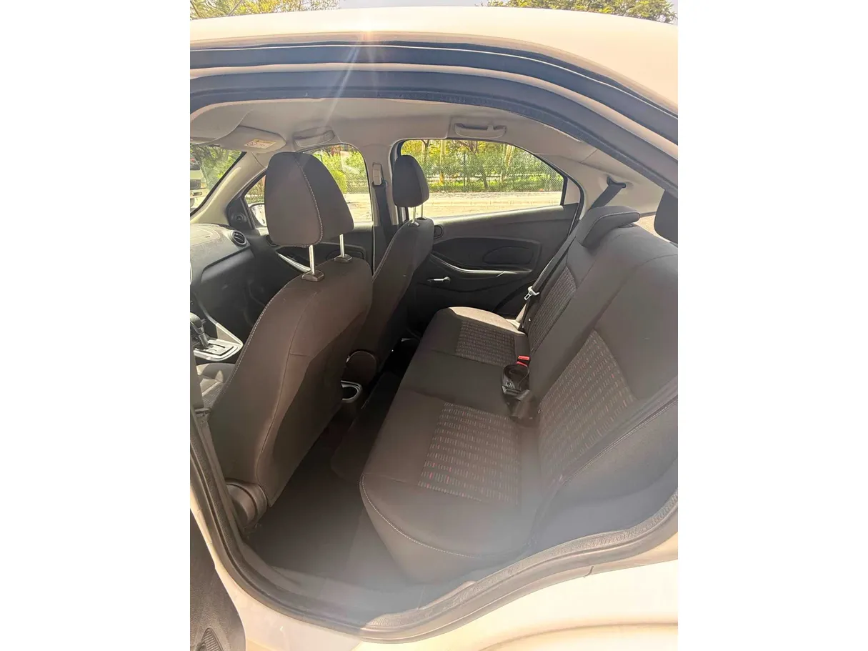 Car image 10