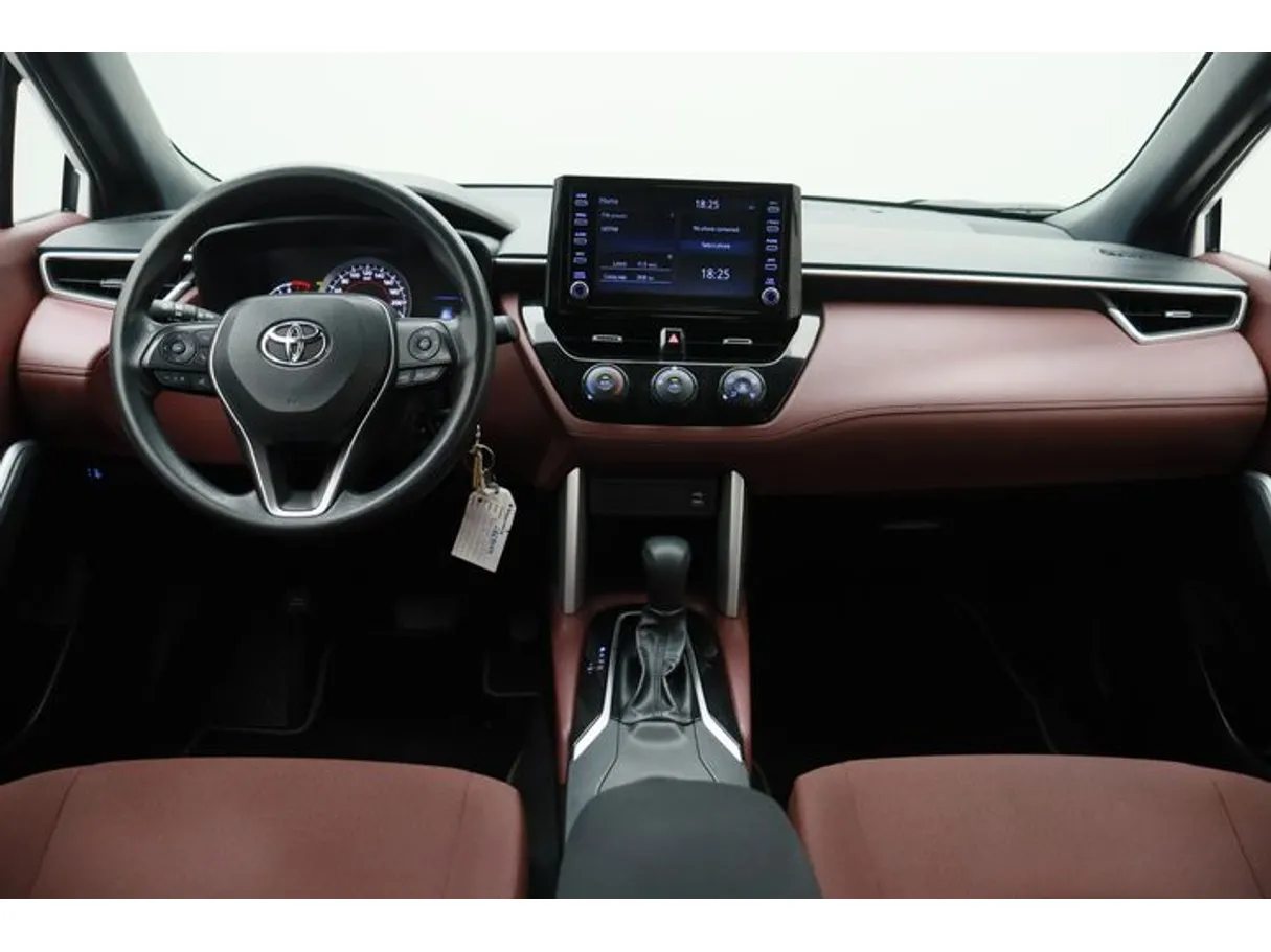Car image 14