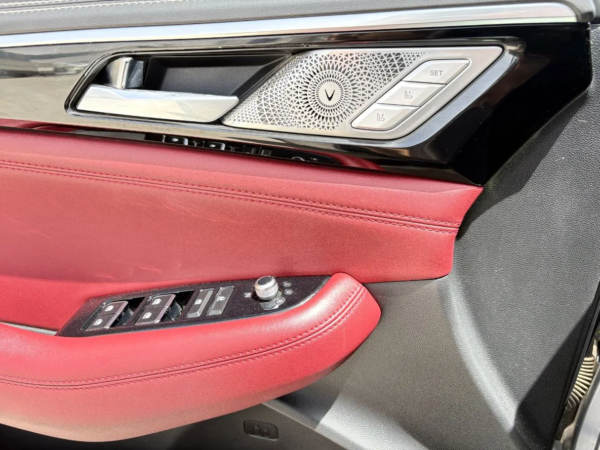 Car image 26