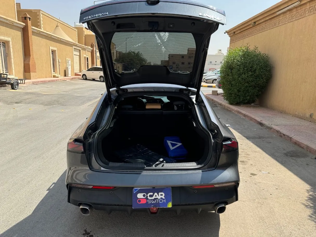 Car image 19