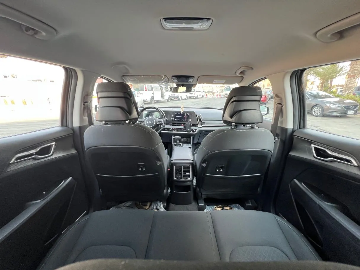 Car image 22