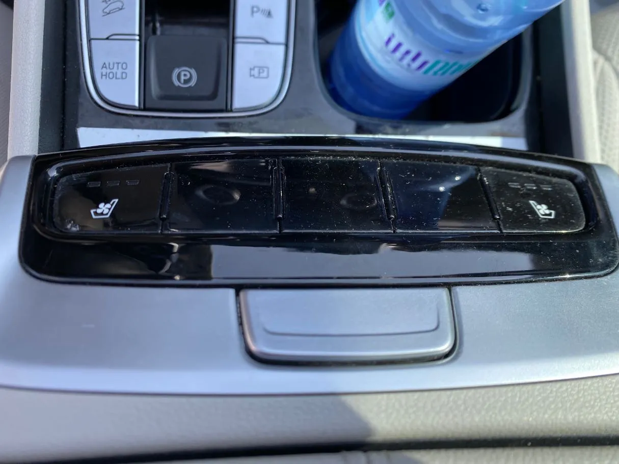 Car image 26