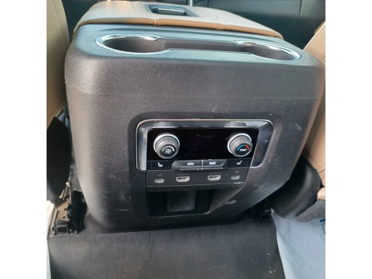 Car image 26