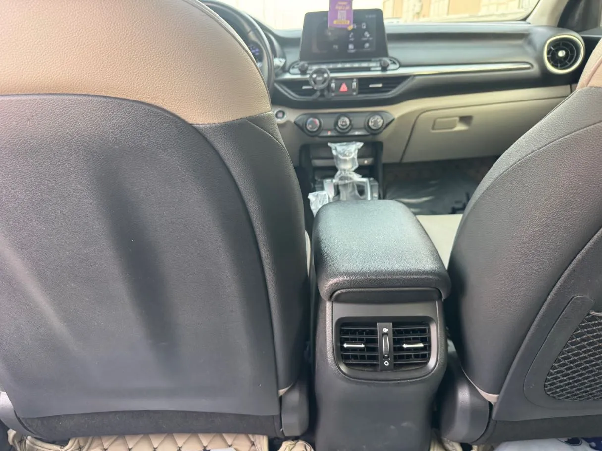 Car image 20