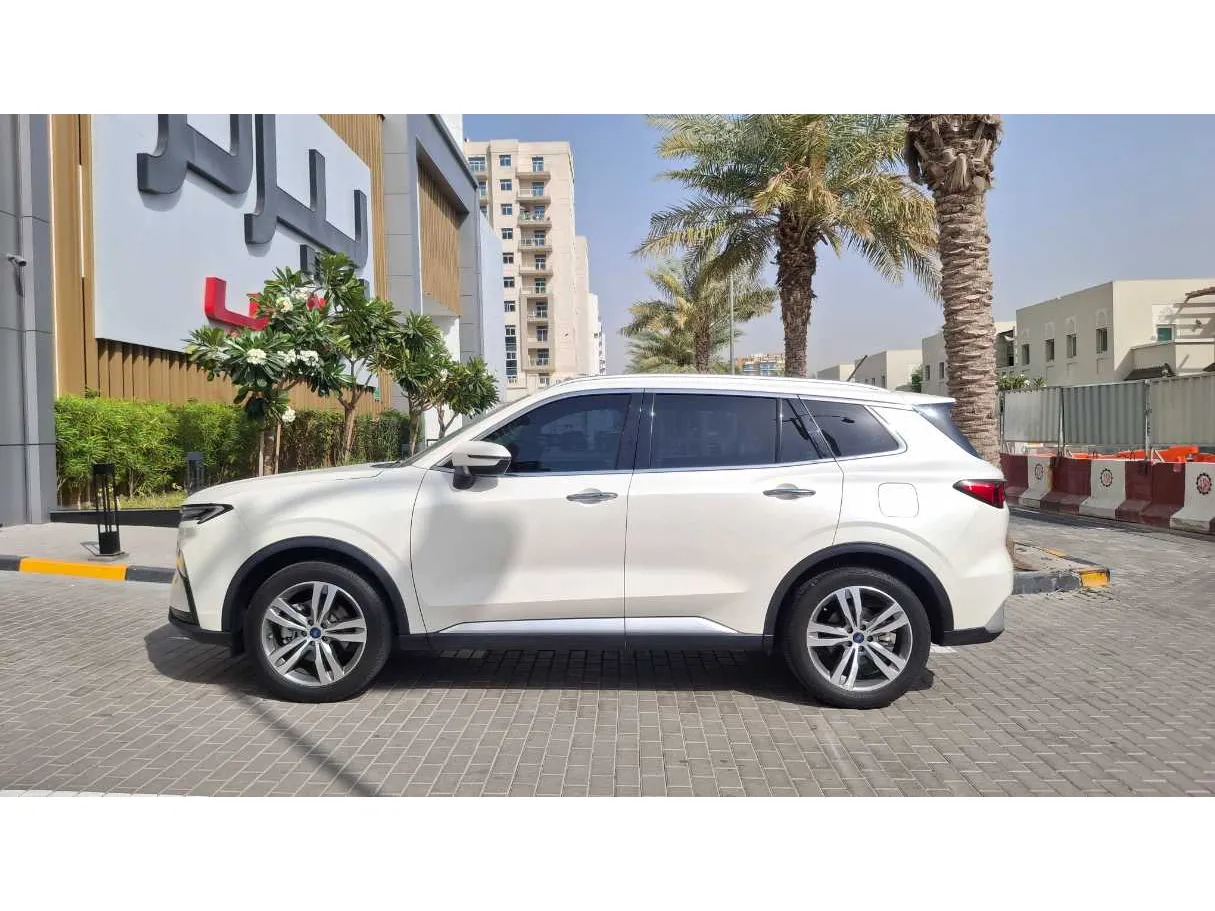 Car image 8