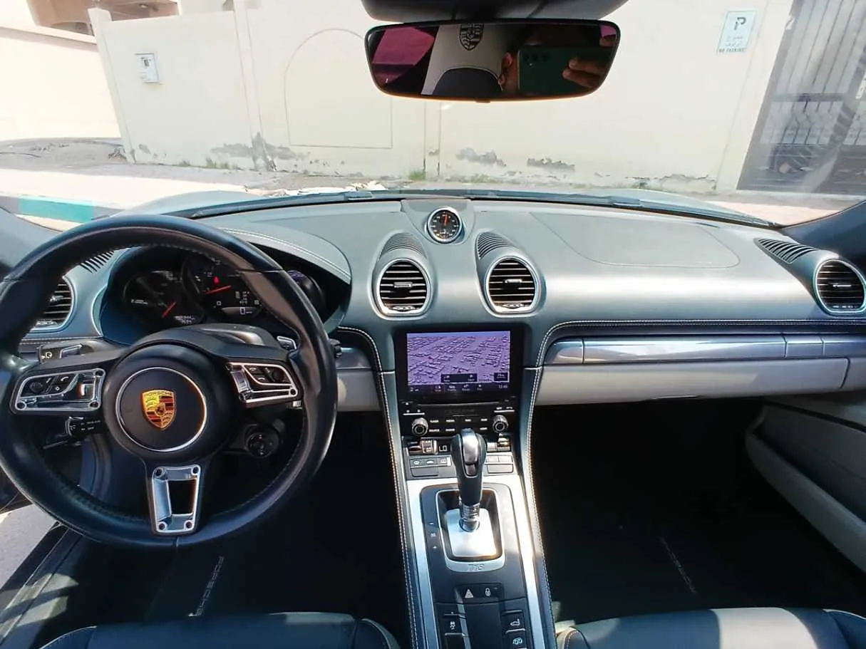 Car image 13