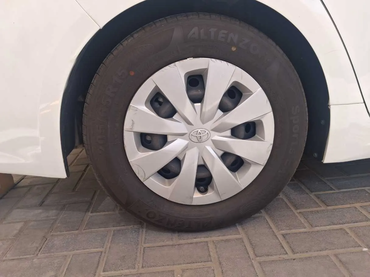 Car image 9