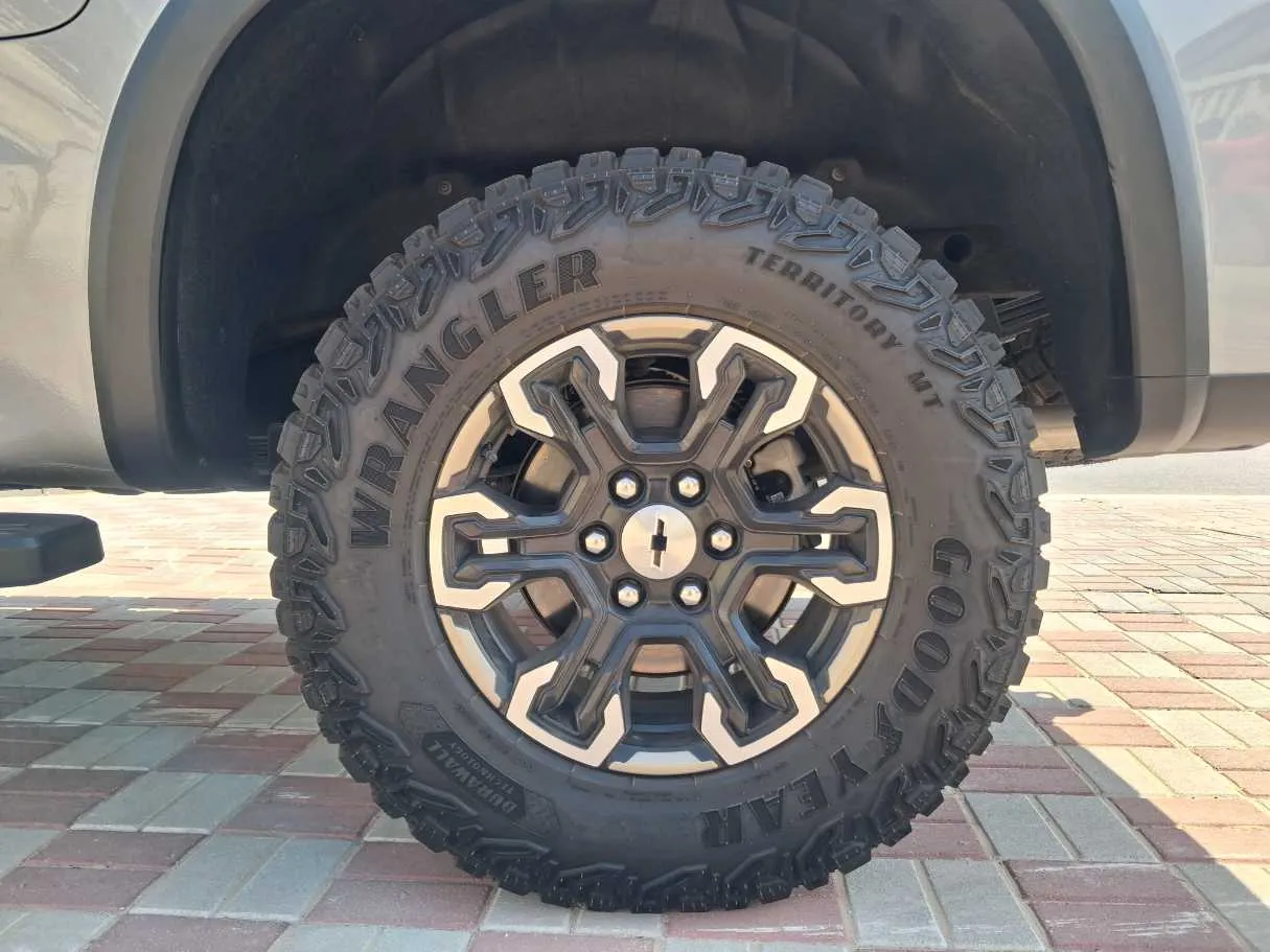 Car image 20