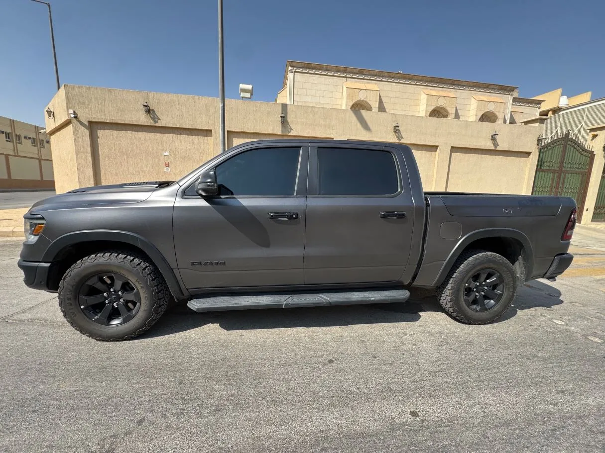Car image 9