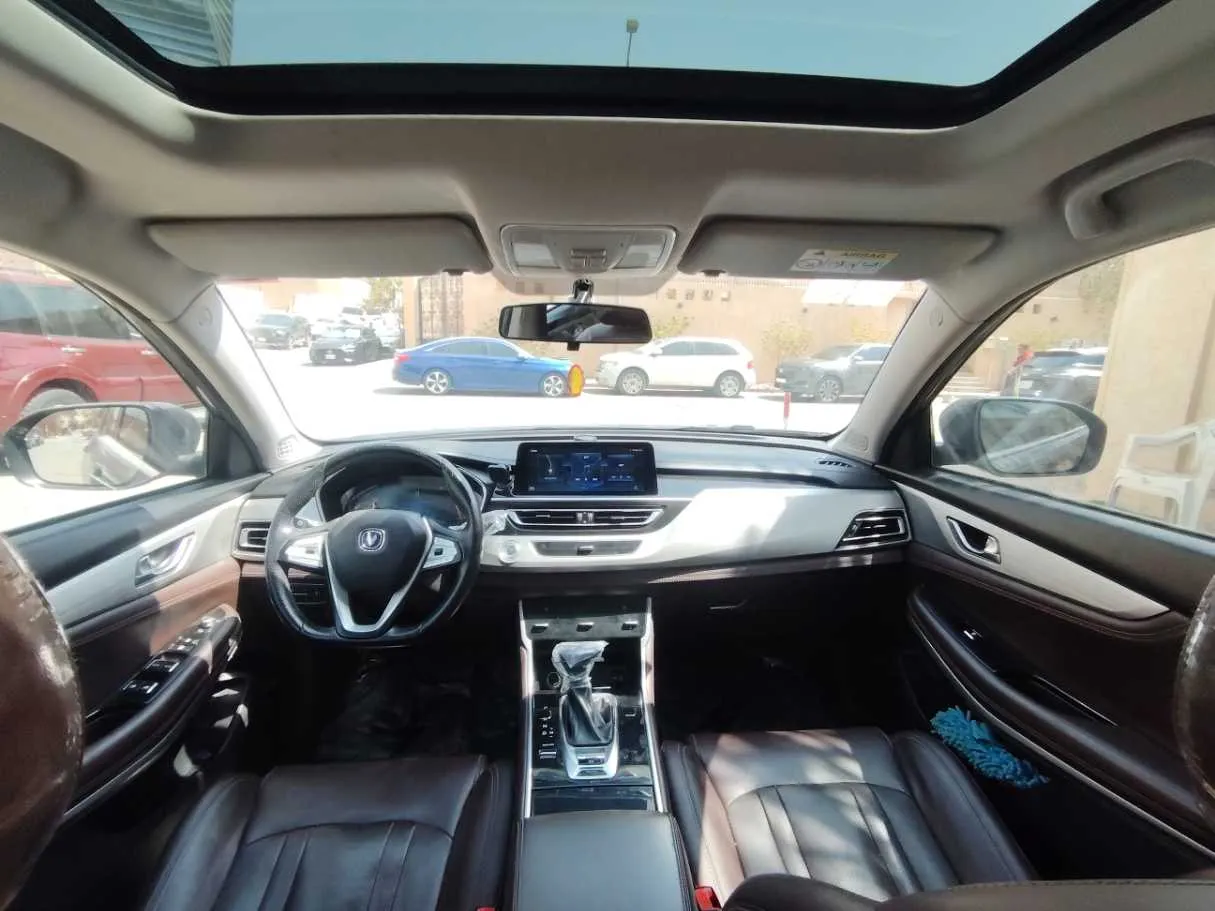 Car image 18