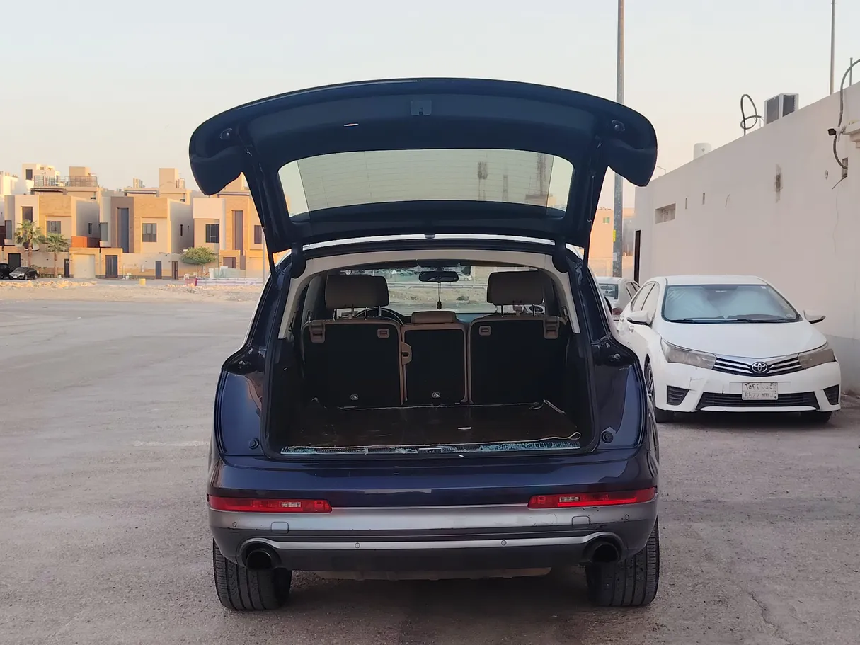 Car image 24