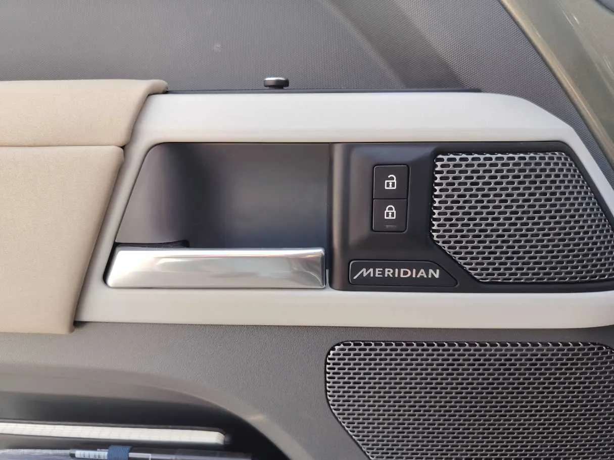 Car image 30