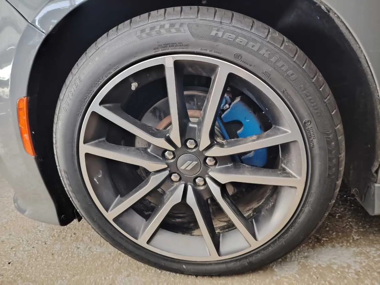 Car image 9