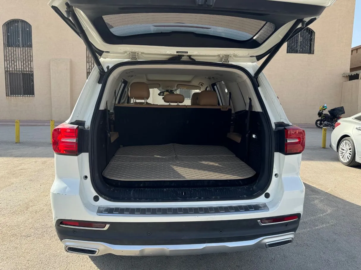 Car image 22