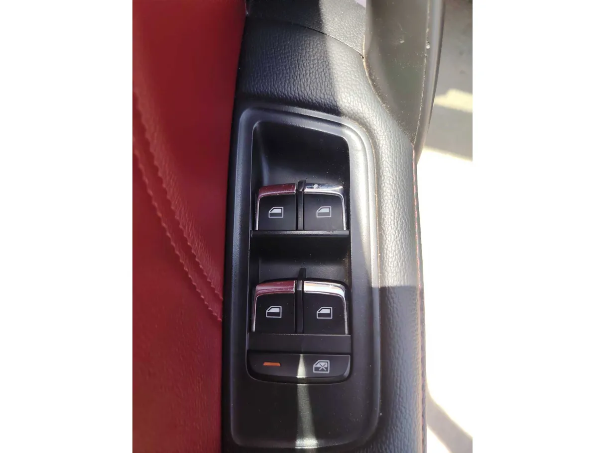 Car image 29