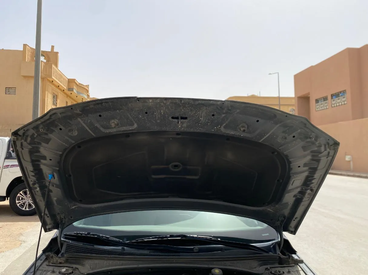 Car image 24