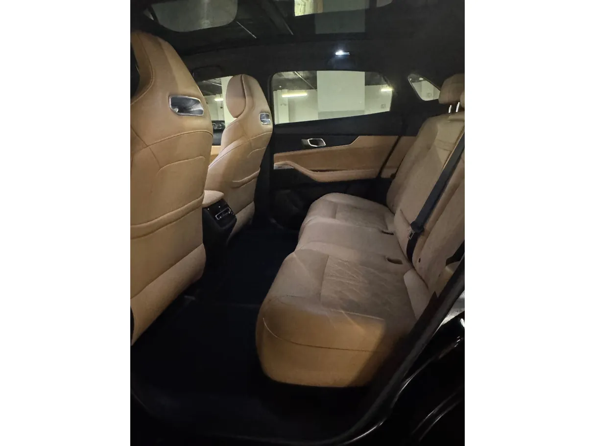 Car image 13