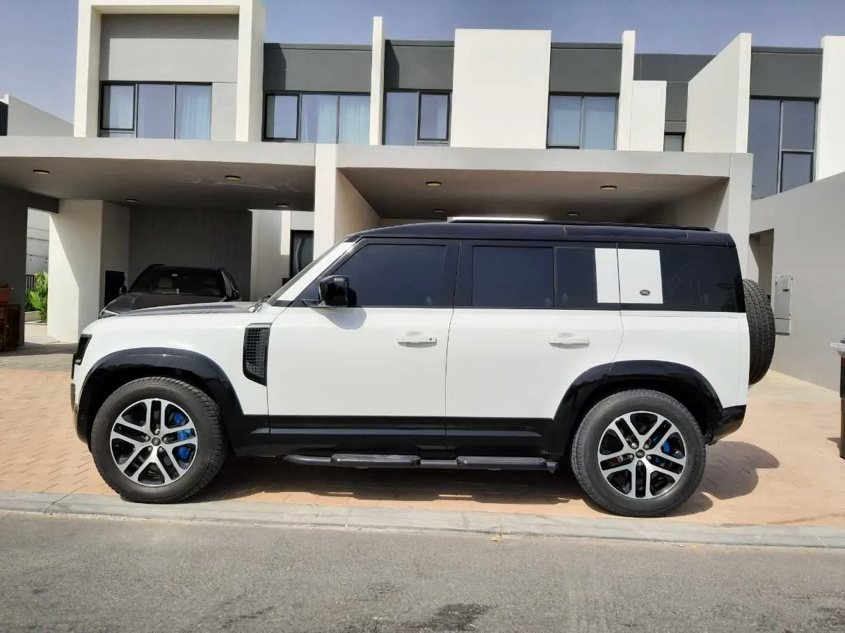 Car image 8