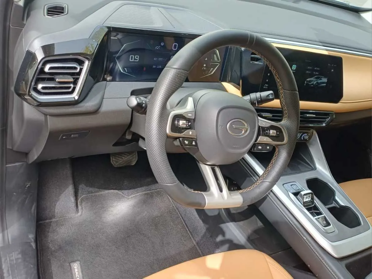 Car image 8