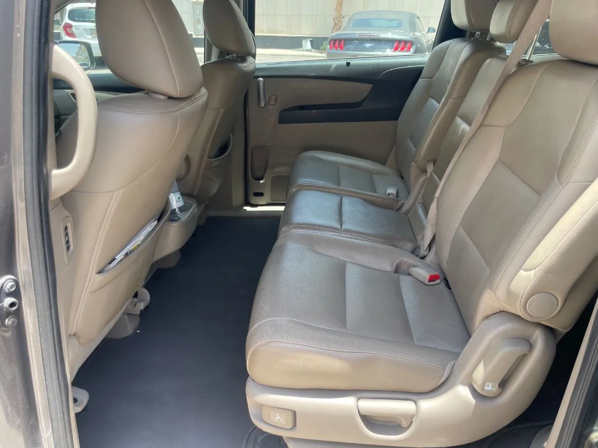 Car image 15